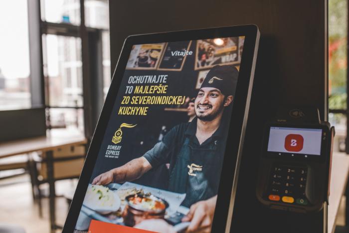 Samoobslužný kiosek na provozovně Nivy